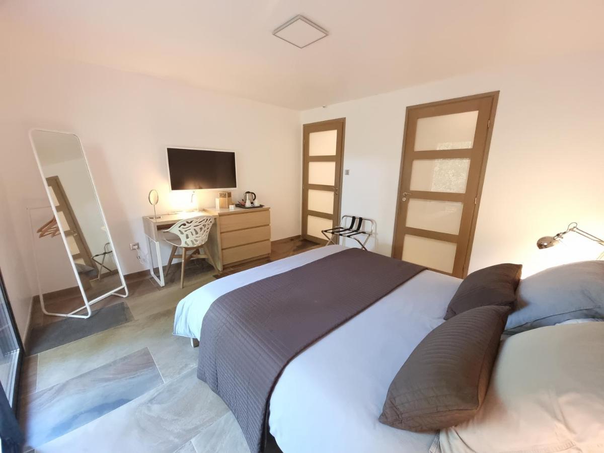 Le Domaine De - Legends Bed and breakfast Wail